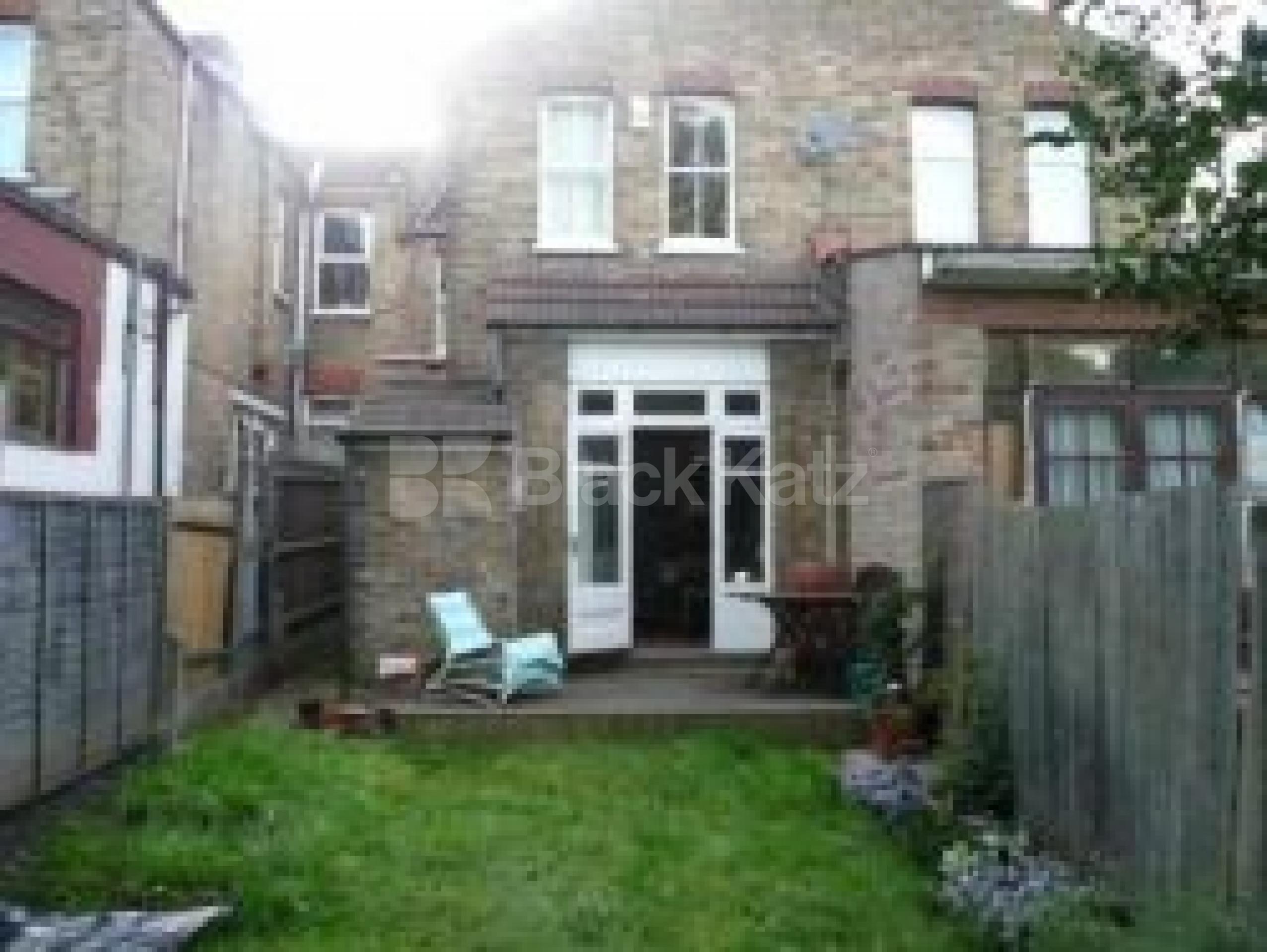 			3 Bedroom, 1 bath, 1 reception Terraced House			 Natal Road, BOUNDS GREEN N11 N11